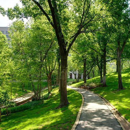 Doubletree By Hilton Tulsa At Warren Place Kültér fotó